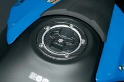 Suzuki Tankdop Sticker Carbon